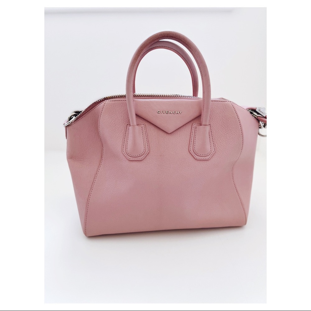 Givenchy medium Antigona bag in pink.